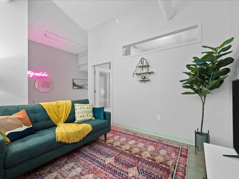 Cozysuites Roomy 1Br, Downtown ピッツバーグ エクステリア 写真