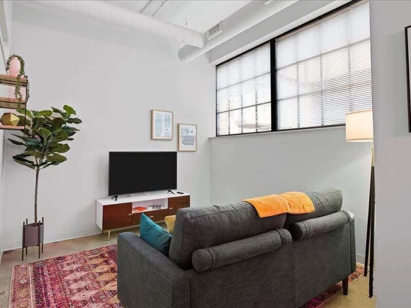 Cozysuites Roomy 1Br, Downtown ピッツバーグ エクステリア 写真