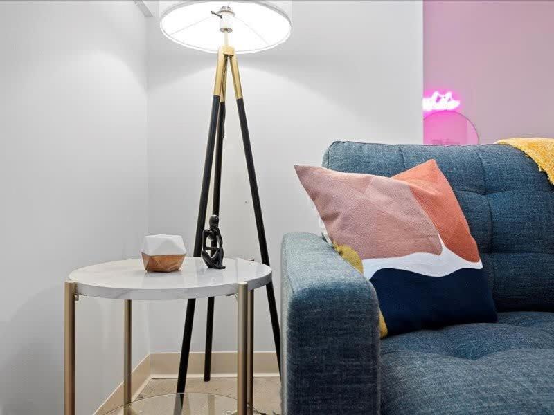 Cozysuites Roomy 1Br, Downtown ピッツバーグ エクステリア 写真