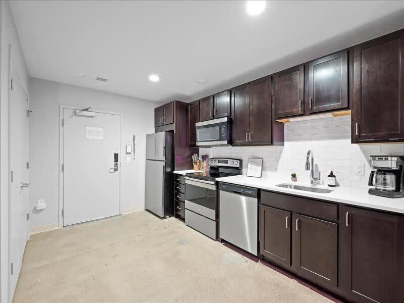Cozysuites Roomy 1Br, Downtown ピッツバーグ エクステリア 写真