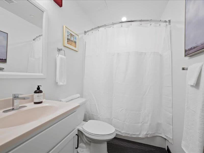Cozysuites Roomy 1Br, Downtown ピッツバーグ エクステリア 写真