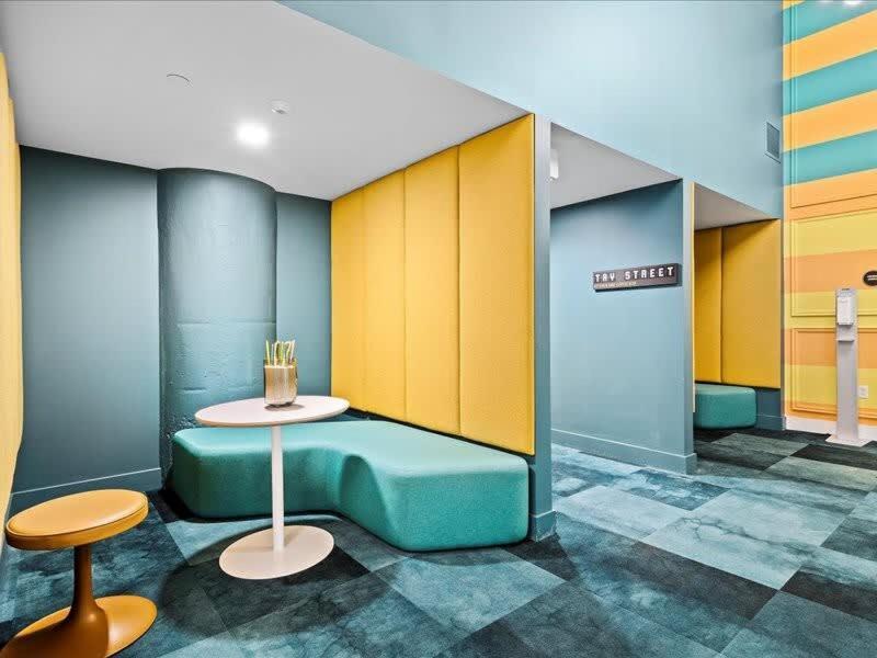 Cozysuites Roomy 1Br, Downtown ピッツバーグ エクステリア 写真