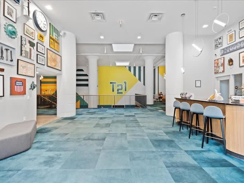 Cozysuites Roomy 1Br, Downtown ピッツバーグ エクステリア 写真