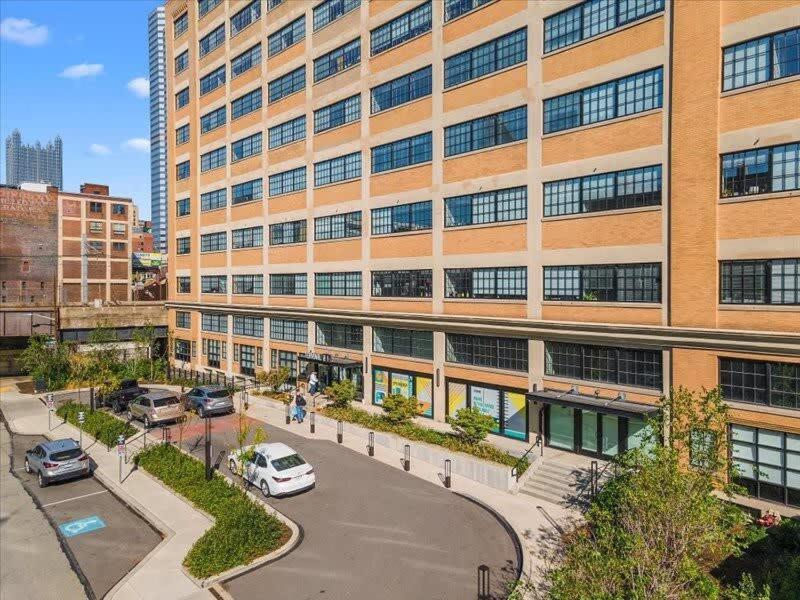 Cozysuites Roomy 1Br, Downtown ピッツバーグ エクステリア 写真