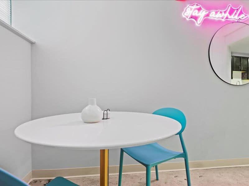 Cozysuites Roomy 1Br, Downtown ピッツバーグ エクステリア 写真