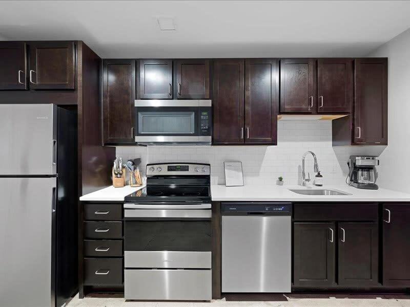 Cozysuites Roomy 1Br, Downtown ピッツバーグ エクステリア 写真
