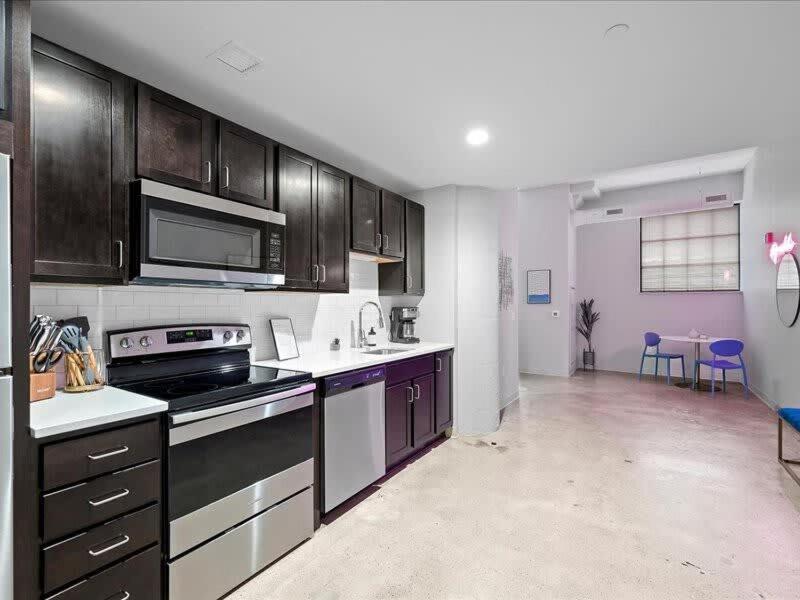 Cozysuites Roomy 1Br, Downtown ピッツバーグ エクステリア 写真